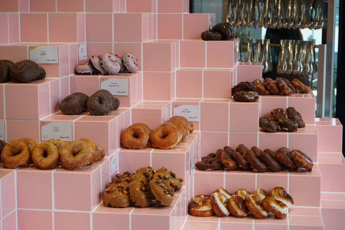 ネオナイスバーガー併設のアイムドーナツ店内の様子