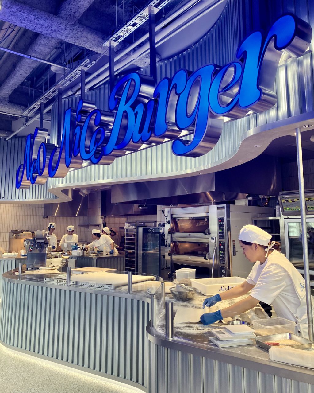 渋谷にオープンしたNeo nice barbert店内の様子