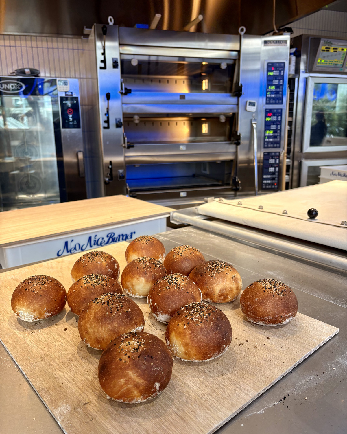 Neo nice barberのバンズは店舗内ですべて手作り。焼きたてです。