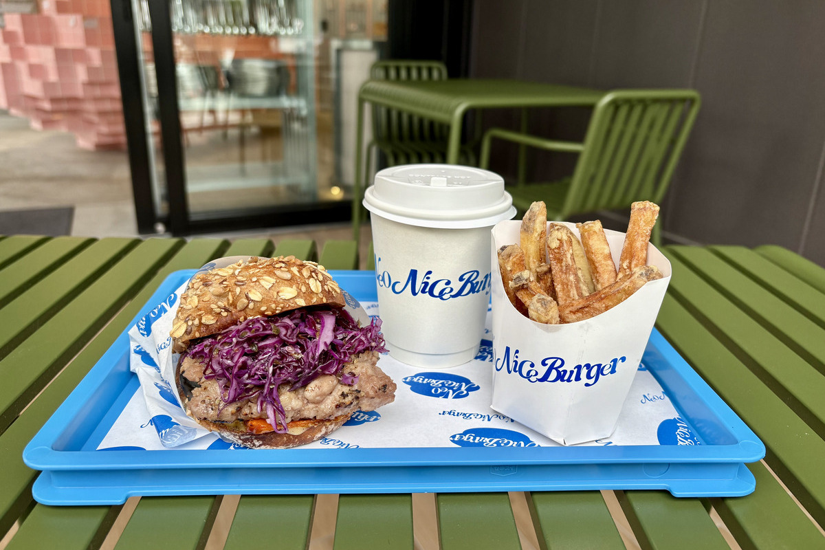 Neo nice barberのタンドリーチキンセットの中身。サイドメニューはポテト