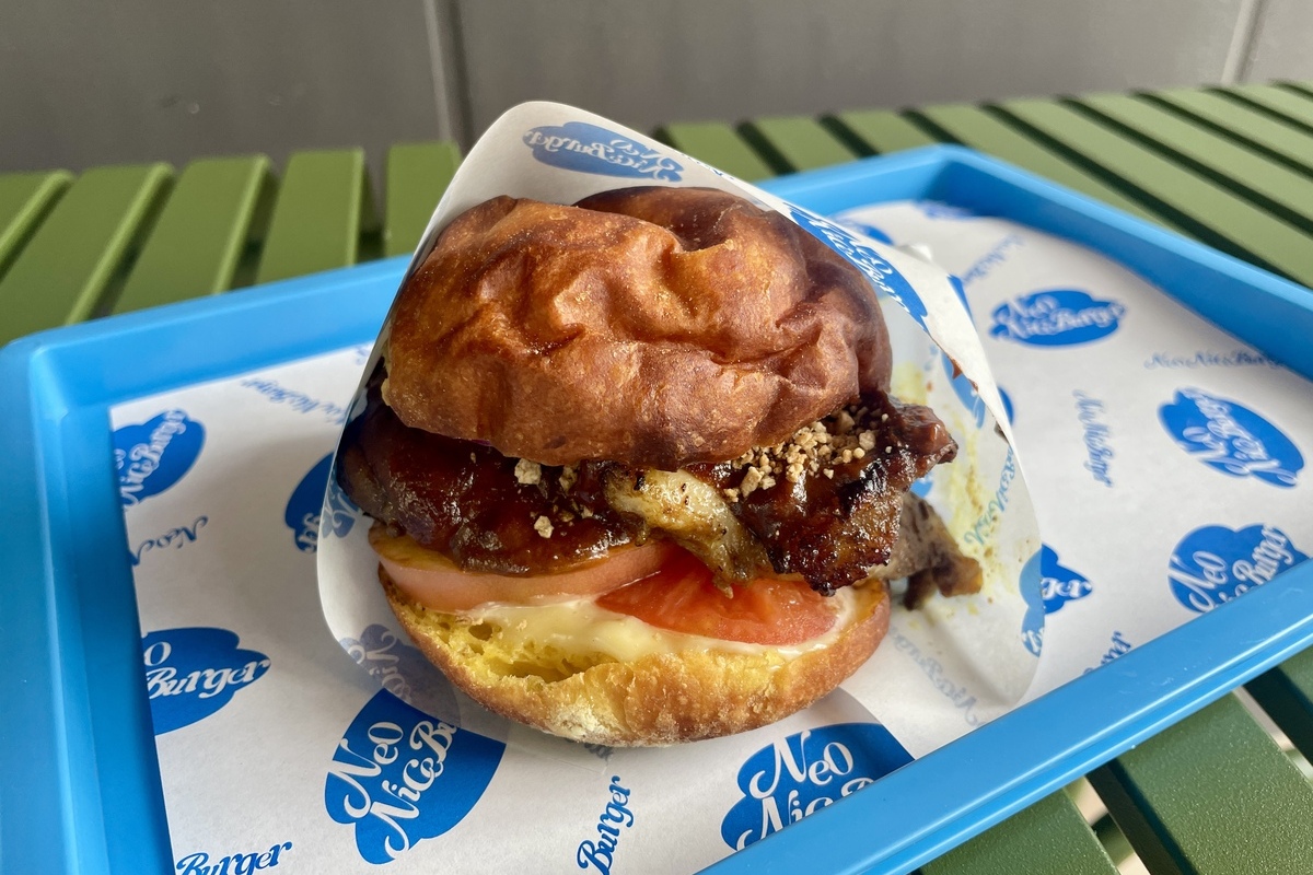 Neo nice barberのおすすめバーガー。タンドリーチキンバーガー