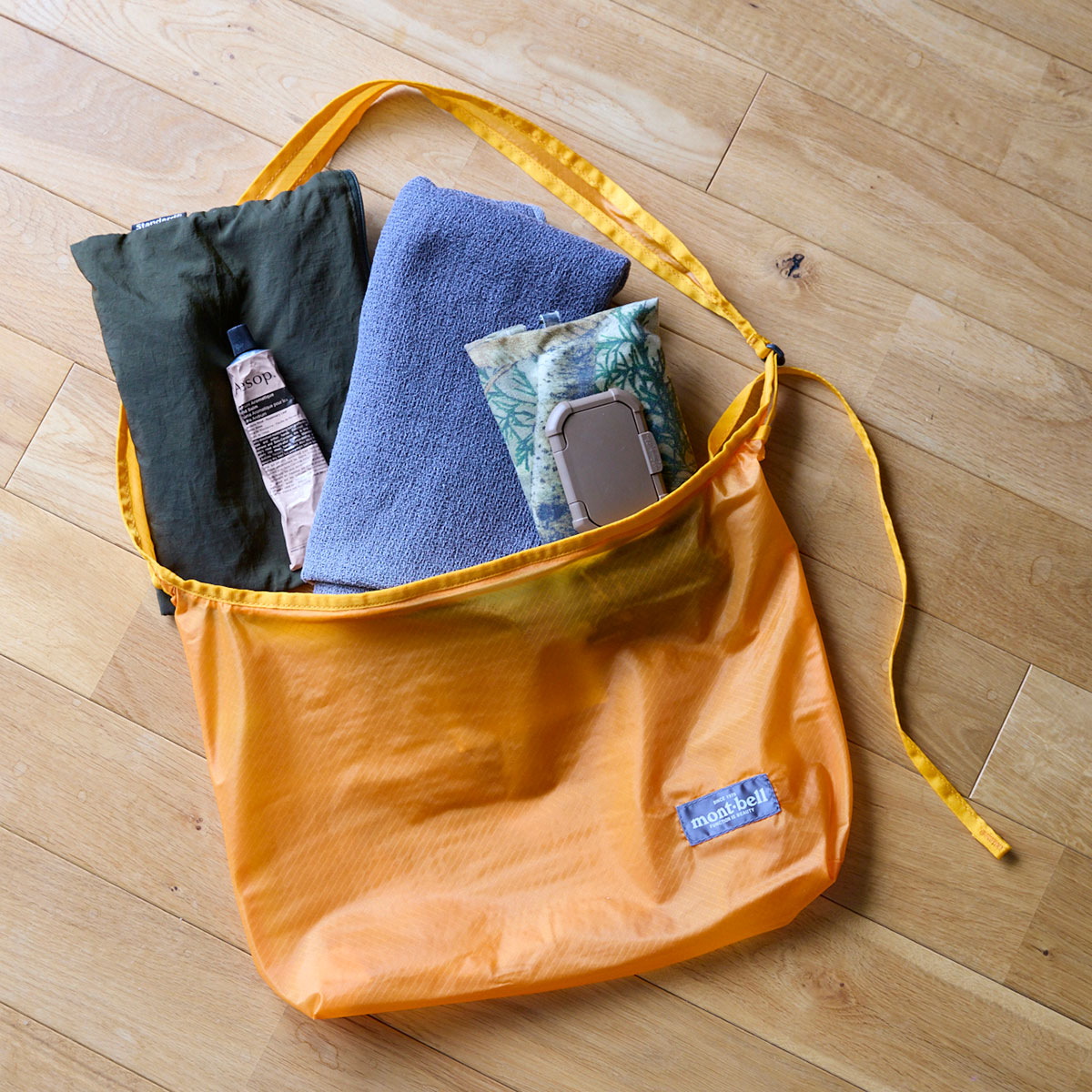 U.L.MONO ポーチLサイズに入れたキャンプの持ち物