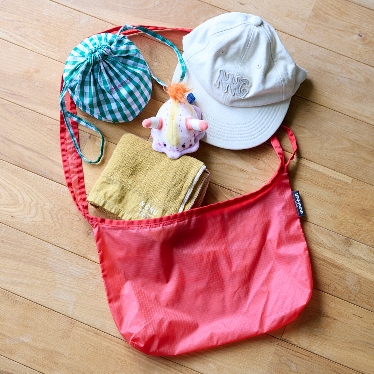 U.L.MONO ショルダーMサイズに入れたキャンプの持ち物