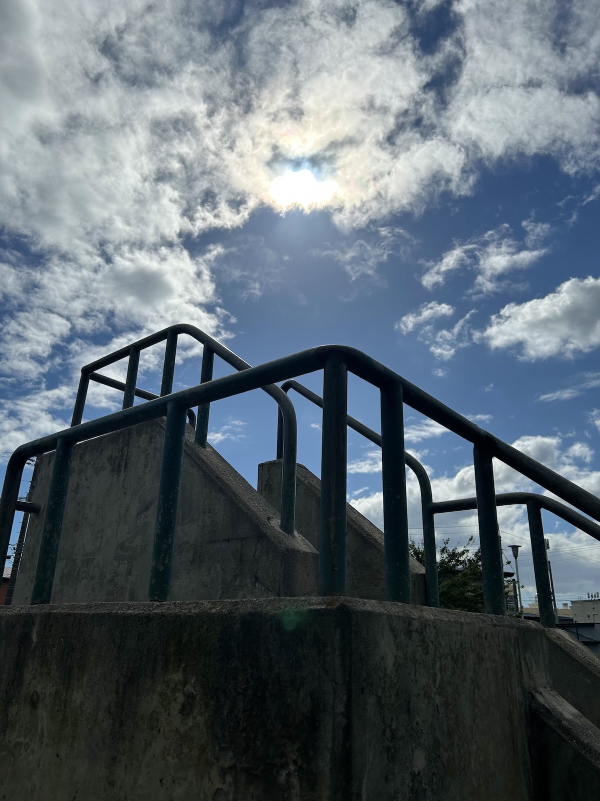 暮らしのなかで好きな色を探していたら、滑り台にも見つけた。