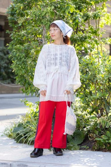 バウエンズ プレス 樋口綾花さんの私服ファッションスナップ。レース×ジャージの異素材ミックスで新鮮な甘辛コーデにアップデート