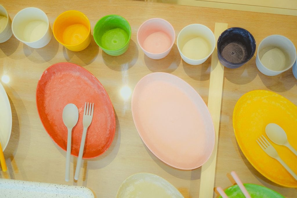 プラスチックメーカーが作っている、紙とプラスチック半々でできているピクニック用のテーブルウェア『Nogakel（ノガケル）』