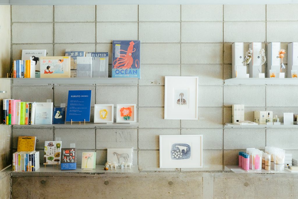 セレクトショップ KURUTO（store） ブックコーナーでは、スタッフがおすすめの本を厳選