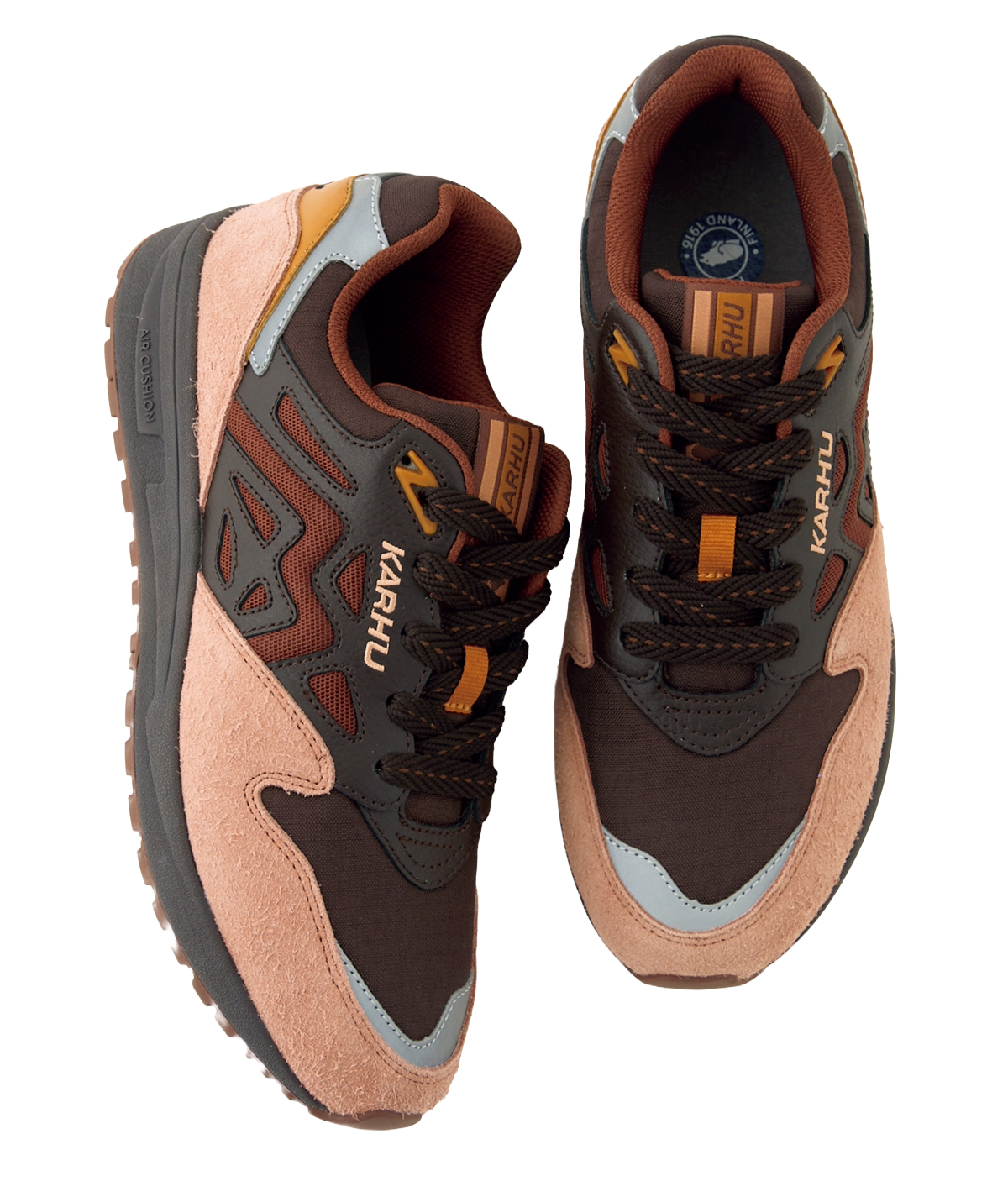 カルフのスニーカー