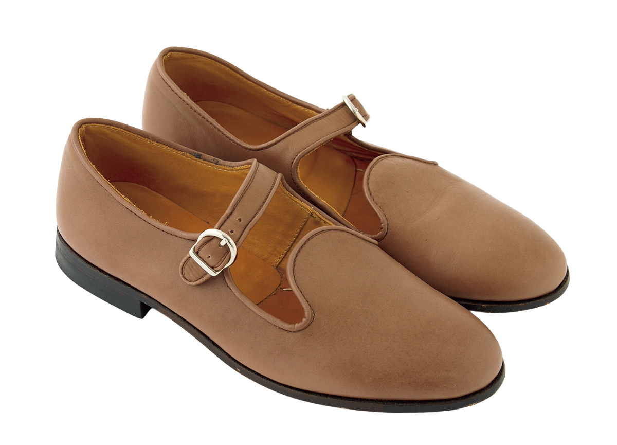 Y.M.Waltsのフラットシューズ