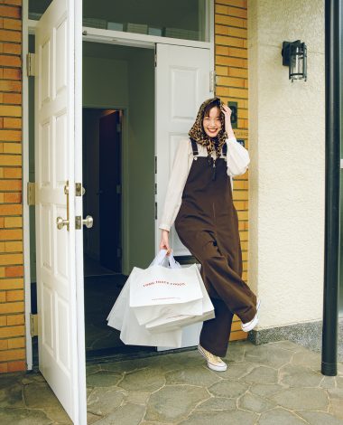 佐藤栞里さんが着こなす秋の茶色コーデ