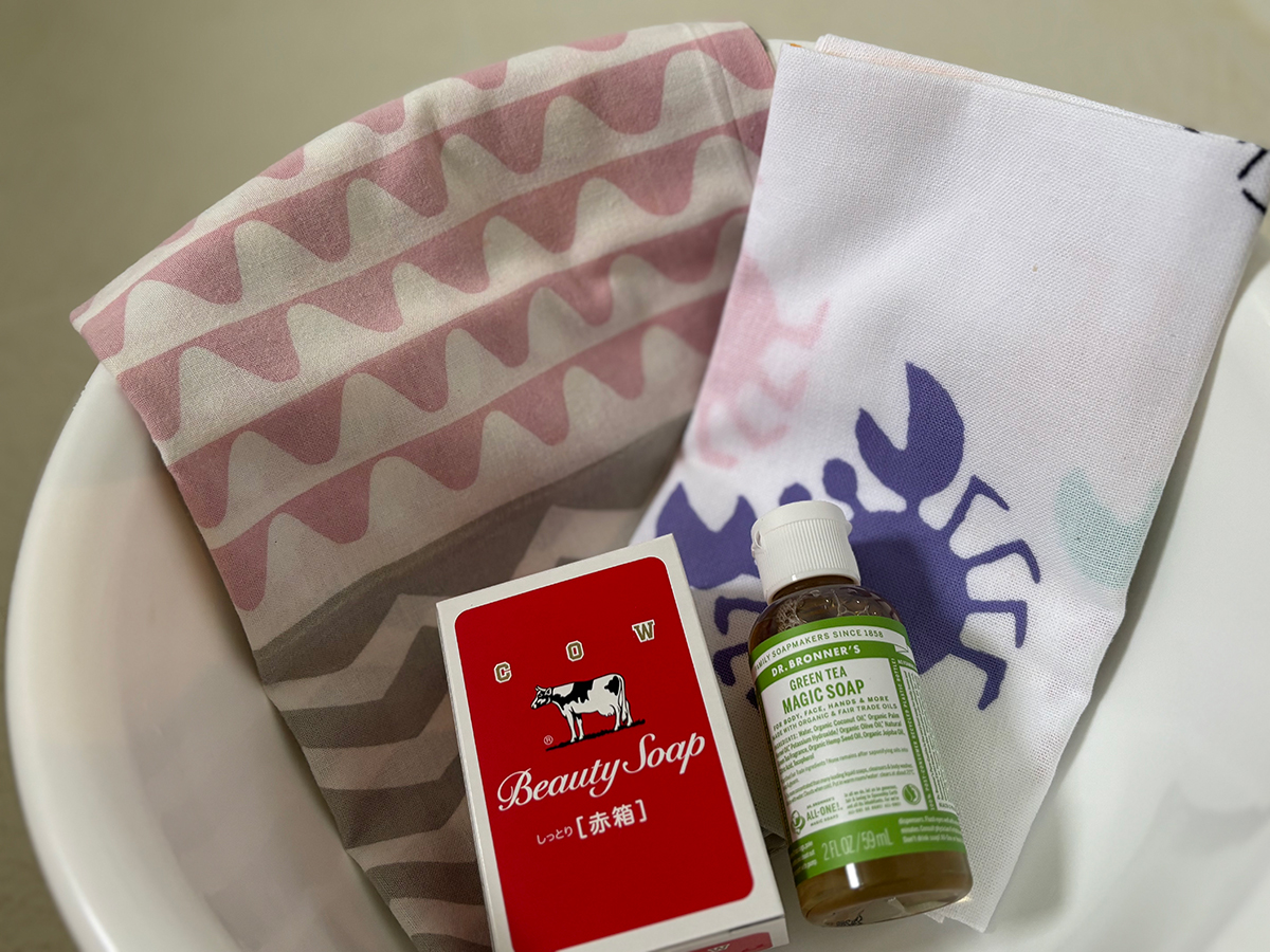 手ぬぐいは乾くのも早いので旅先でも重宝