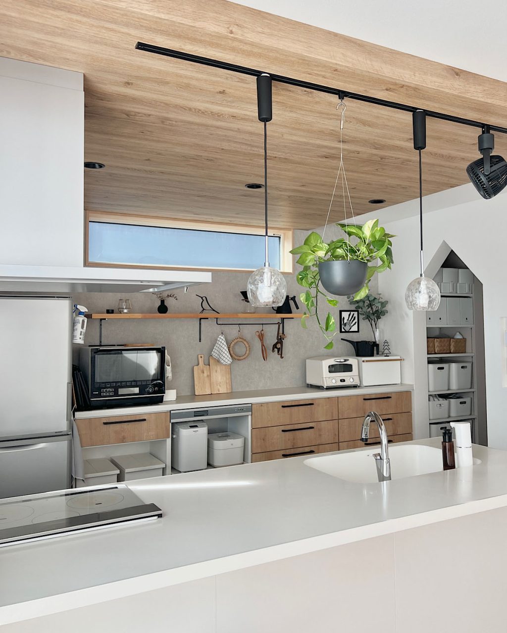 実践中の“ゆるミニマルな暮らし” キッチン編。子育てママにちょうどいい、モノの持ち方や収納法。