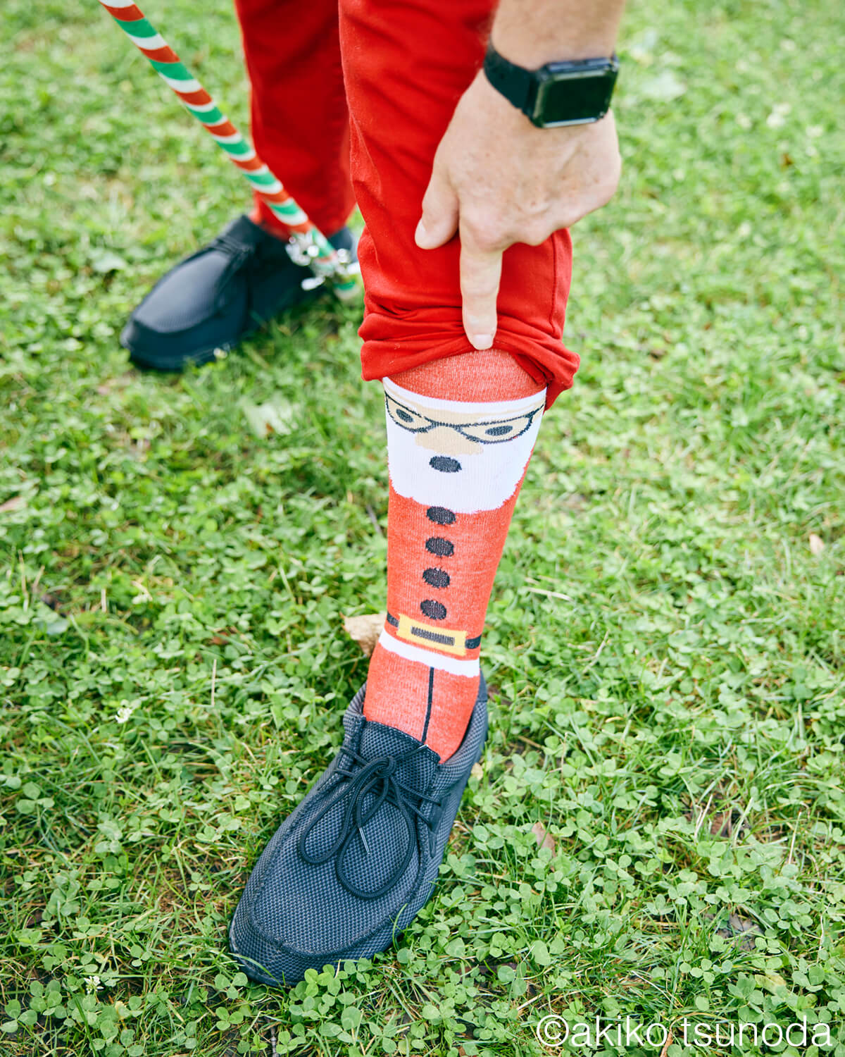 サンタ柄のソックスを履いたサンタさん