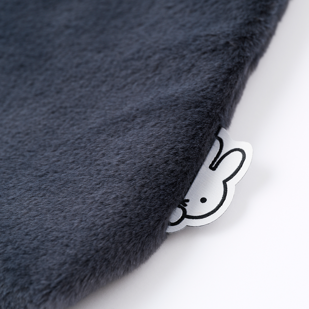 リンネル2026年2月号付録、ミッフィーのファーバッグのひょっこりのぞくミッフィーに注目!