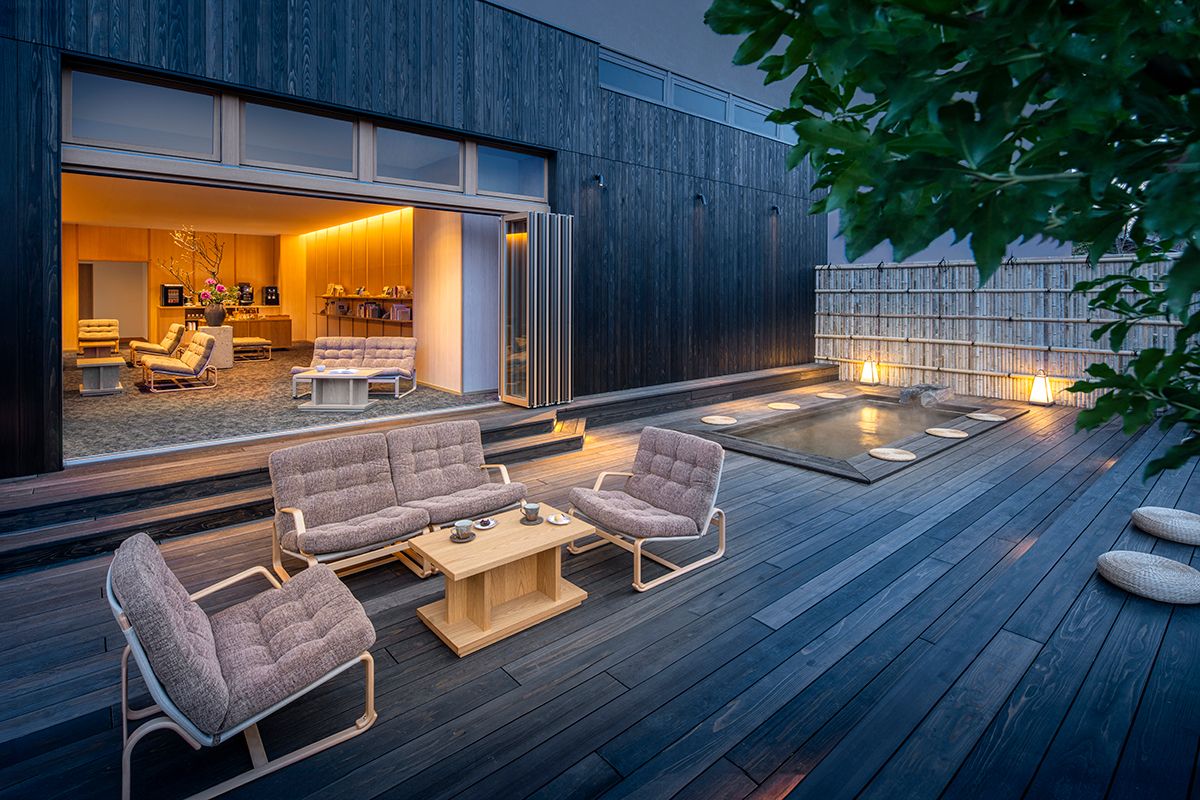 「界 秋保」は、テラスにものんびり過ごせるスペースが！