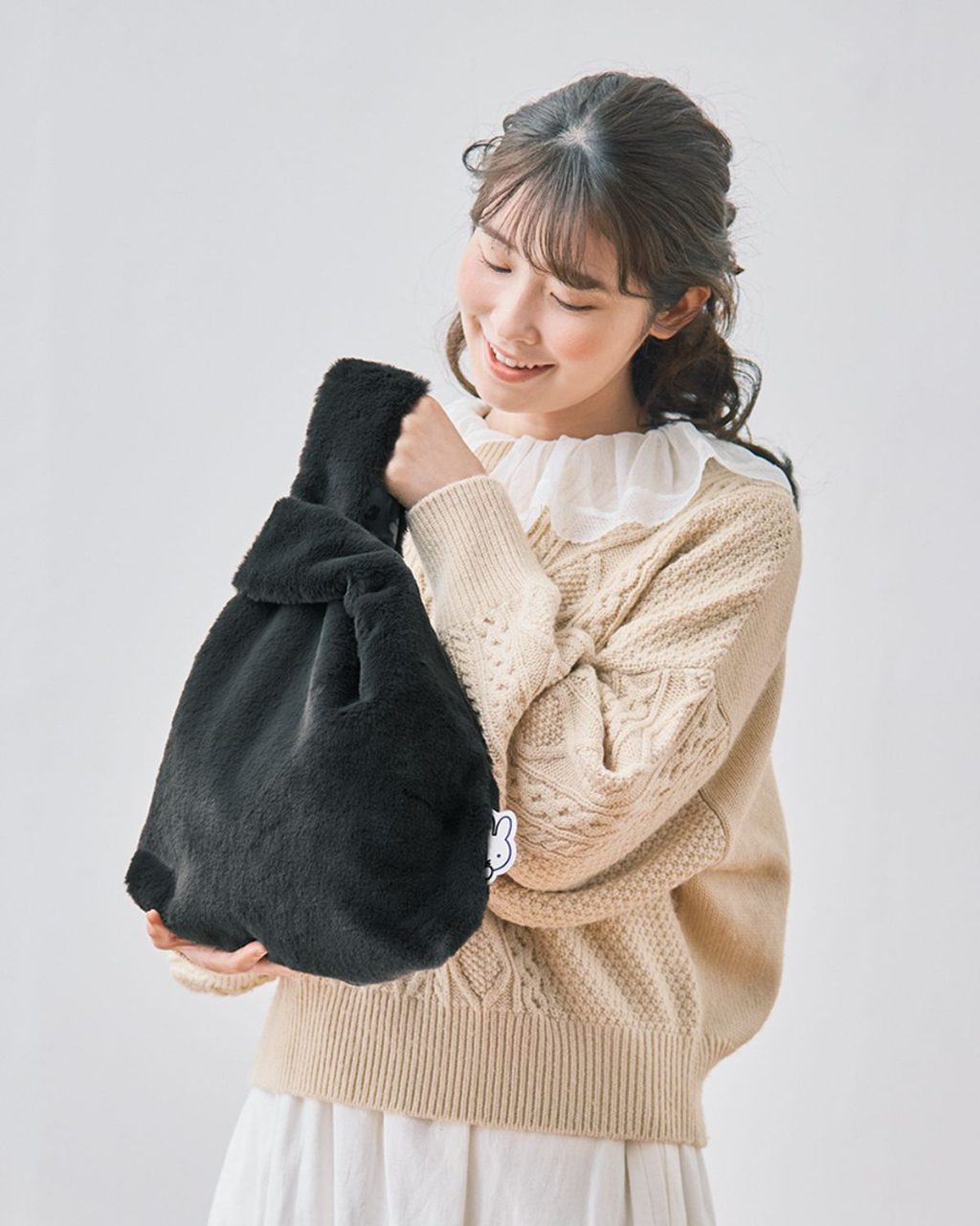 リンネル2026年2月号付録は、ミッフィーのファーバッグ！今回は、冬のおしゃれにピッタリなバッグの3つの魅力をご紹介します
