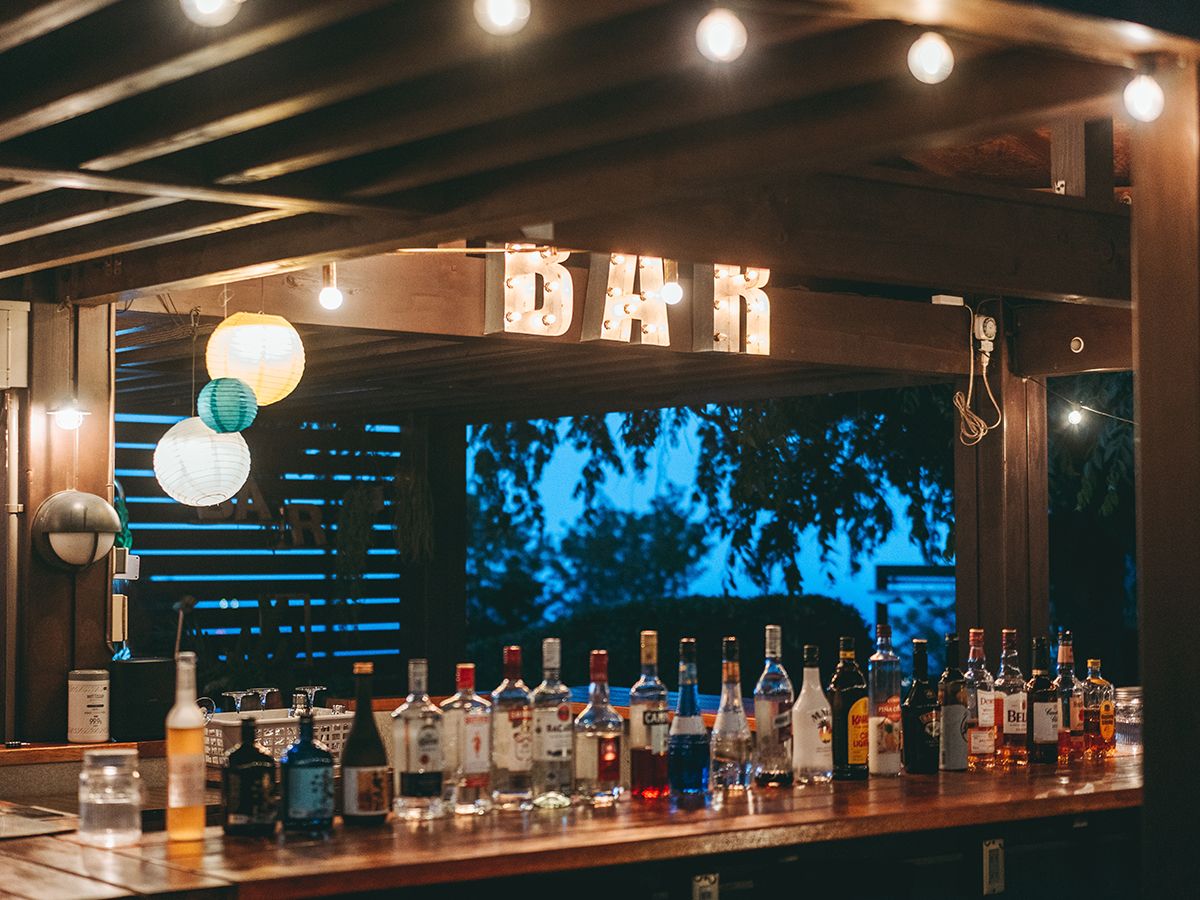 こちらもエトワ笠間で体験できる、外でドリンクを楽しめるアウトドアバー