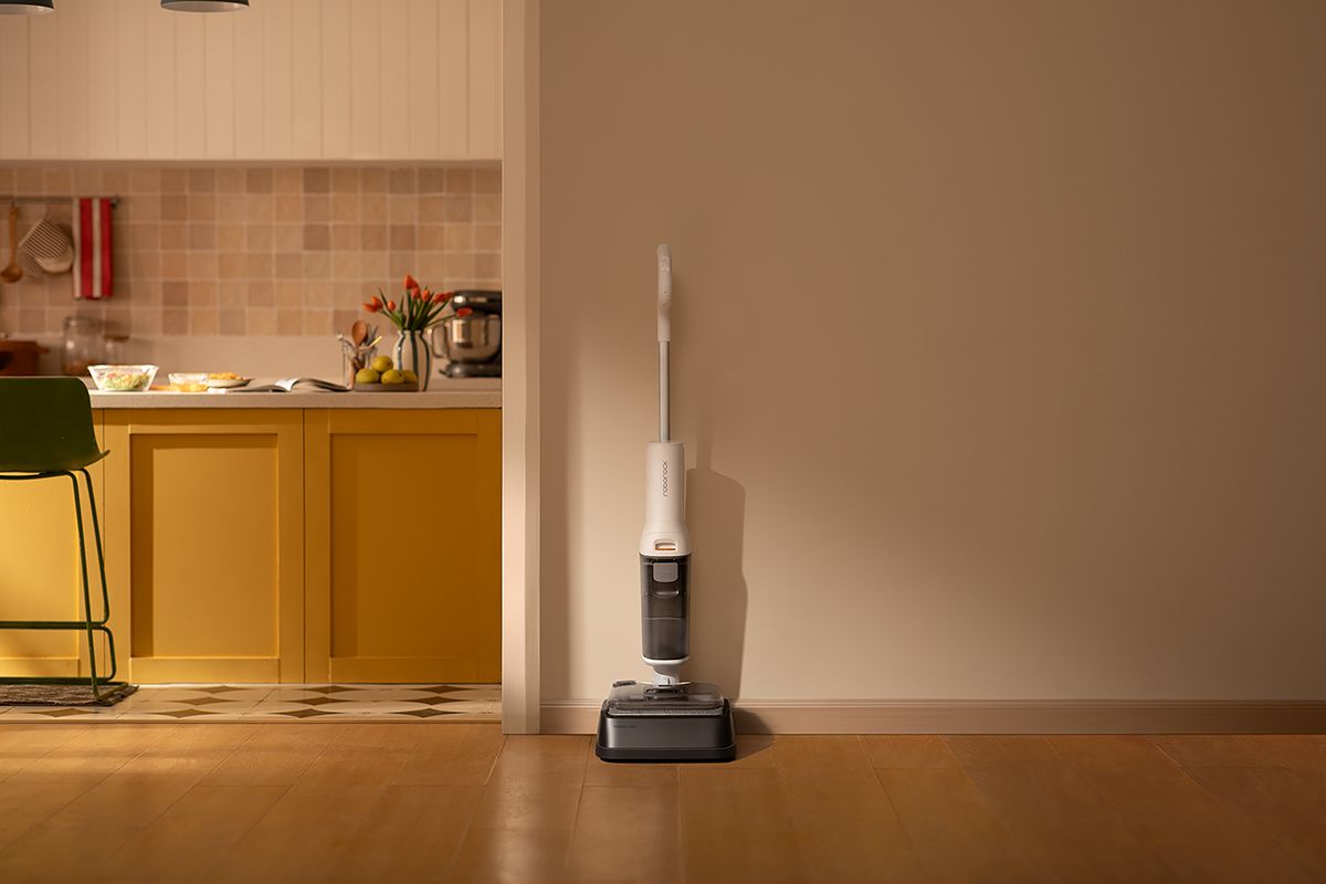 充電ドックに戻してスイッチを押したら、自動洗浄開始!アナウンスで終了を伝えてくれるので、その後のケアは必要ありません!