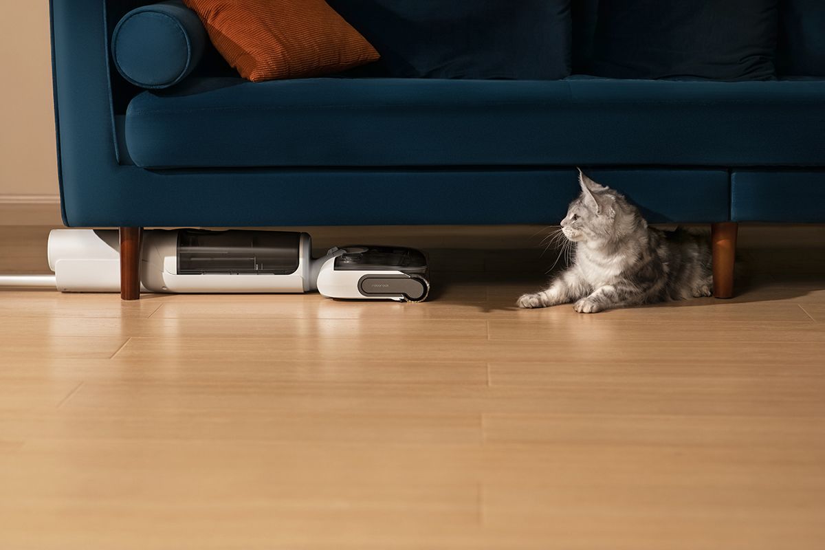 「F25 RT」は、狭いところにもぺたんとスリムになって入り込む