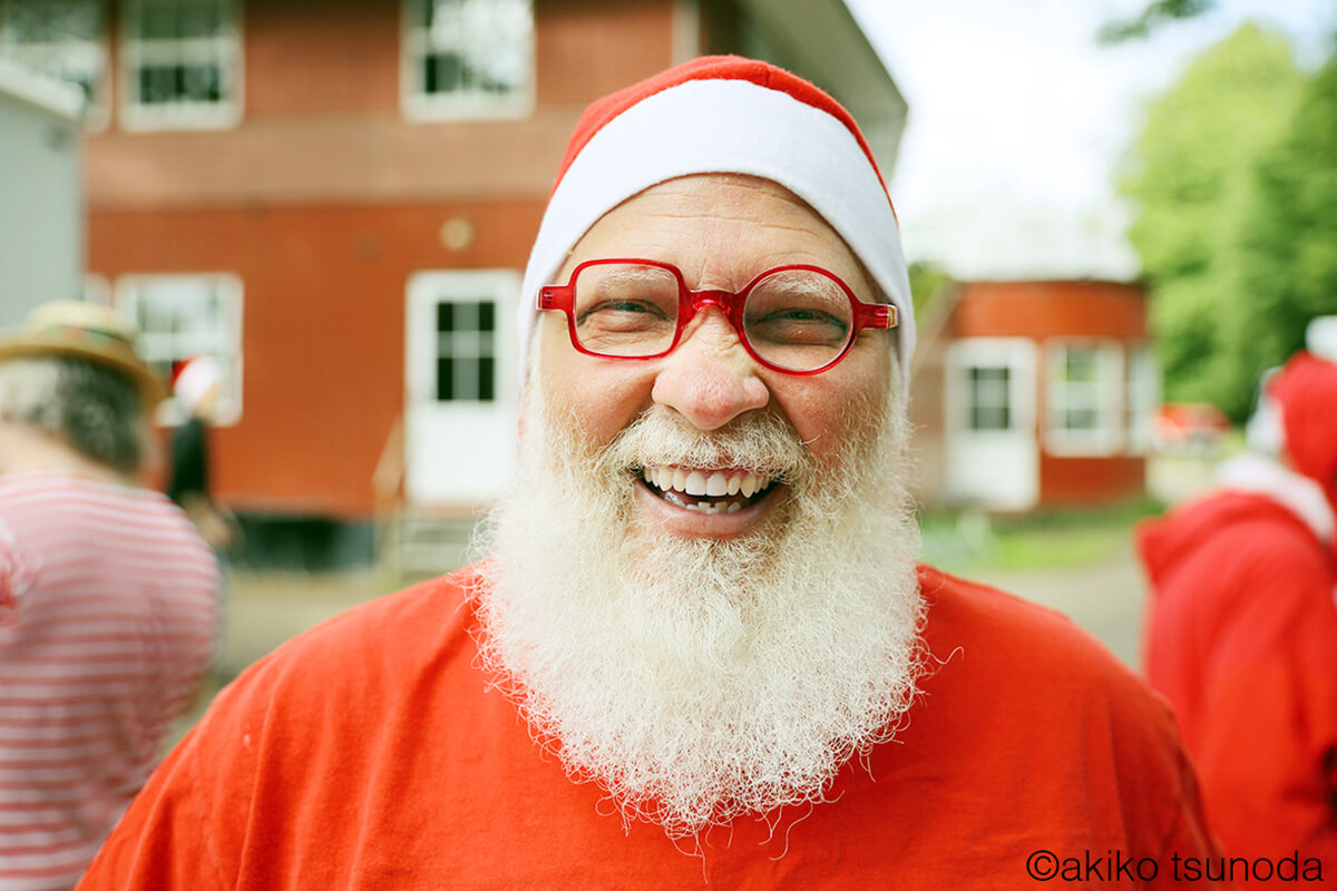 メガネがおしゃれなカナダのサンタさん