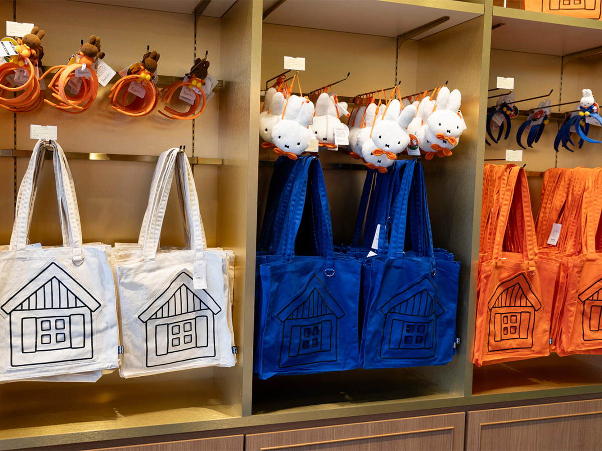 【長崎・ハウステンボス「ミッフィーエリア」のおすすめグッズ】ミッフィー おうちトートバッグ(各¥3,000)