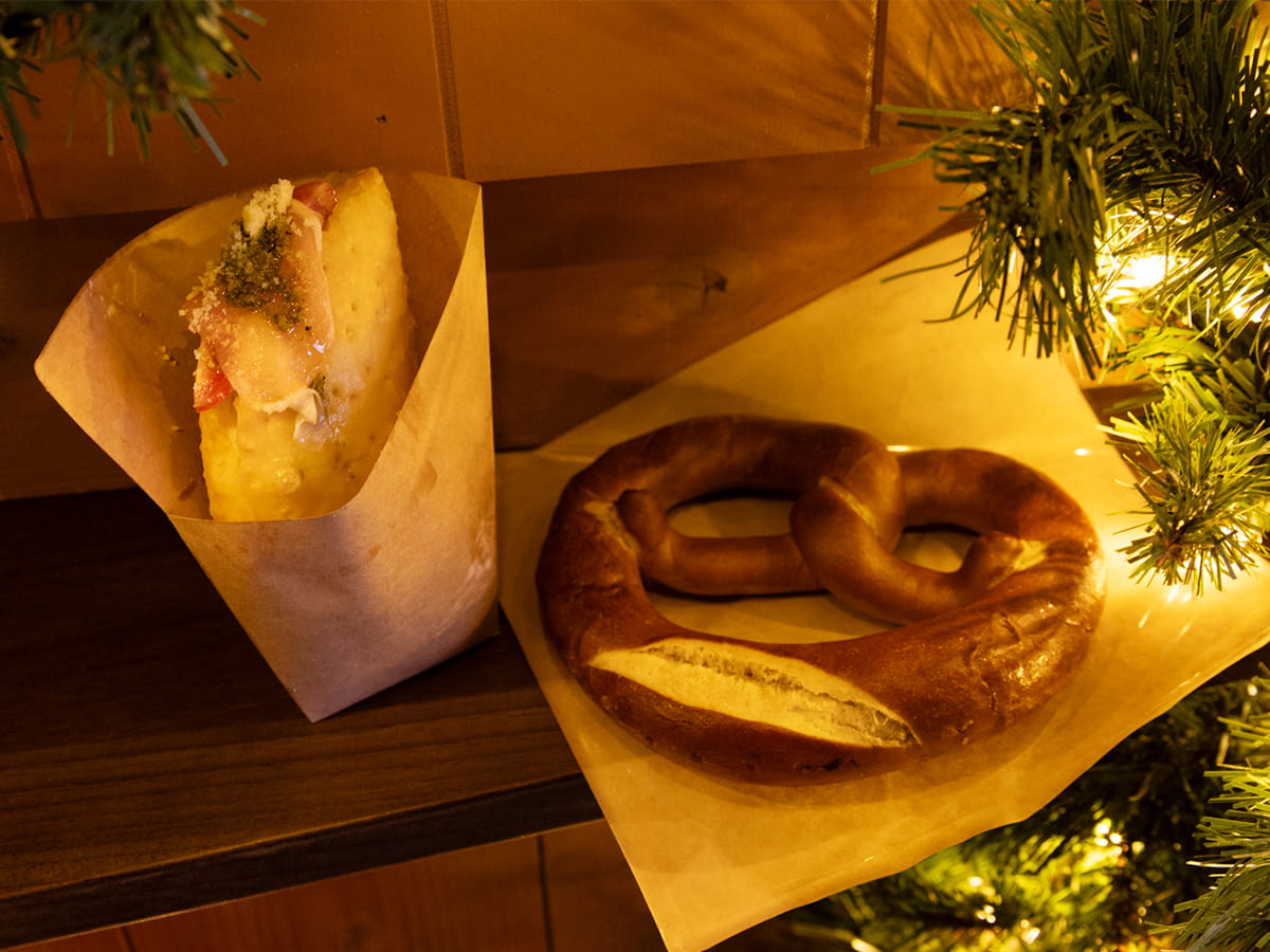 【ハウステンボスのクリスマス2025】クリスマスマーケットのナターレ・パンチェロッティやプレッツェルは食べ歩きに◎。