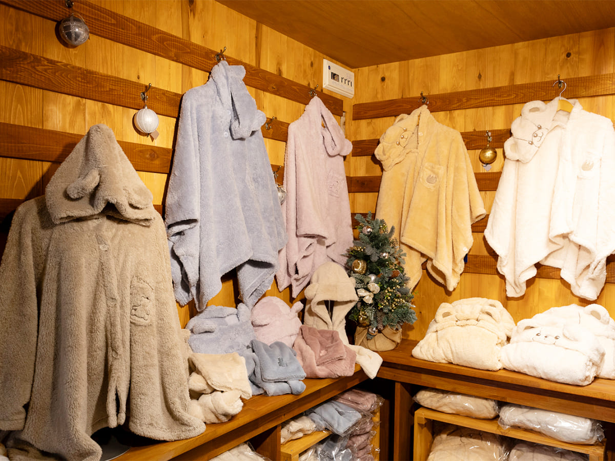 【ハウステンボスのクリスマス2025】クリスマスマーケットには、ブランケットにマフラーなど、あったかグッズも！