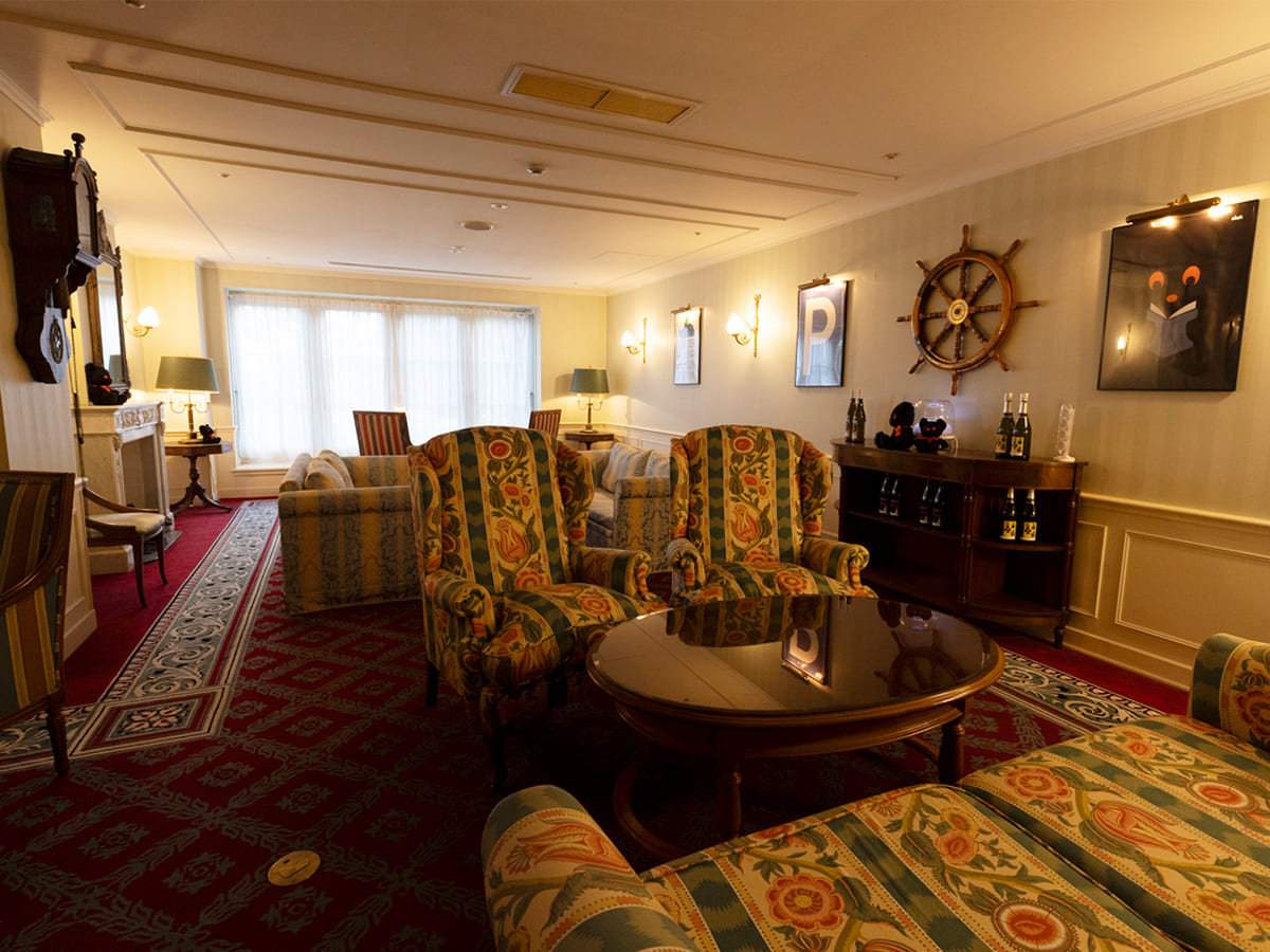 【ハウステンボスのクリスマス2025】ディック・ブルーナ テーブルとのコラボバーは大人の隠れ家のような雰囲気