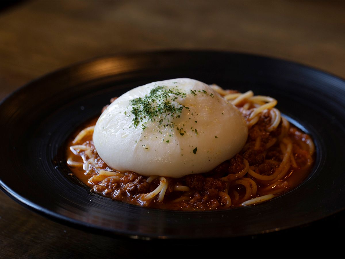 【ハウステンボスのおすすめグルメ】ミートソースパスタ～ブッラータのせ～（￥2,000）チーズワーフ2F