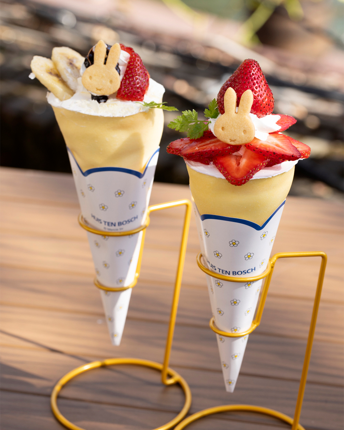 【長崎・ハウステンボス】ミッフィーのいちごのクレープ(¥1,100)ミッフィーのバナナいちごクレープ(¥900)