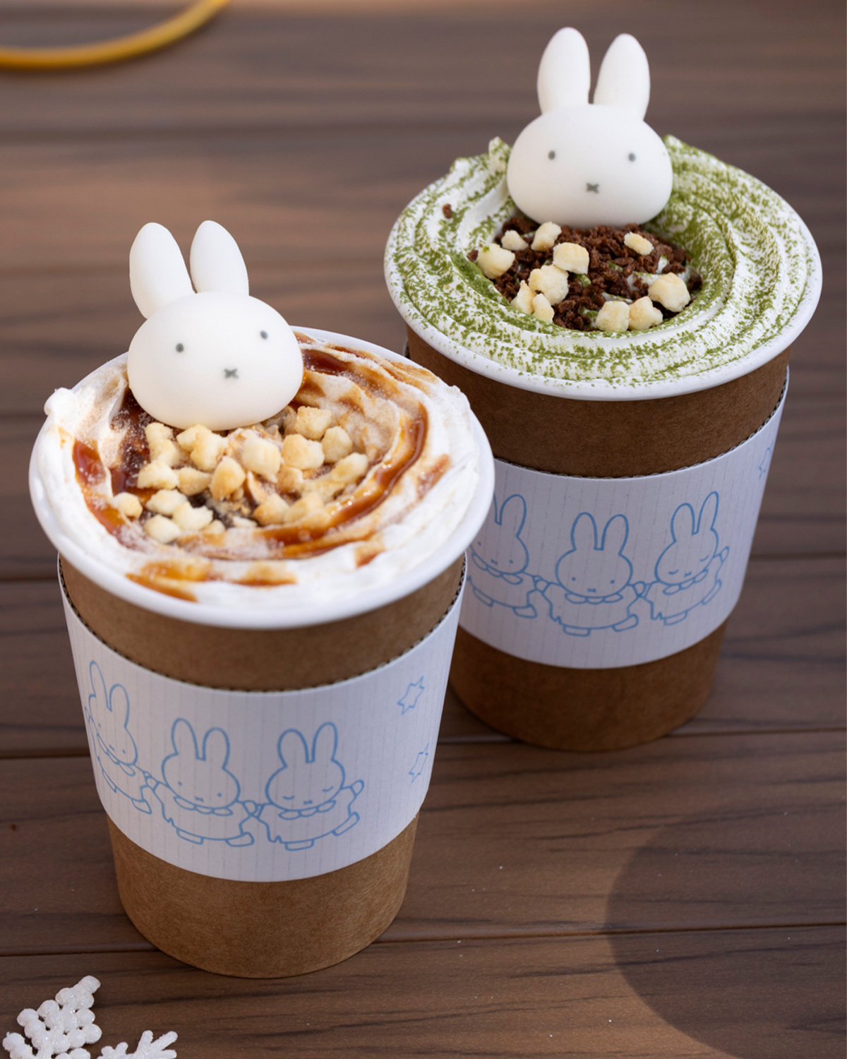 【長崎・ハウステンボスのミッフィーエリア】ミッフィーのそのぎ抹茶ラテ(¥800)、ミッフィーのキャラメルミルクティーラテ(¥800)