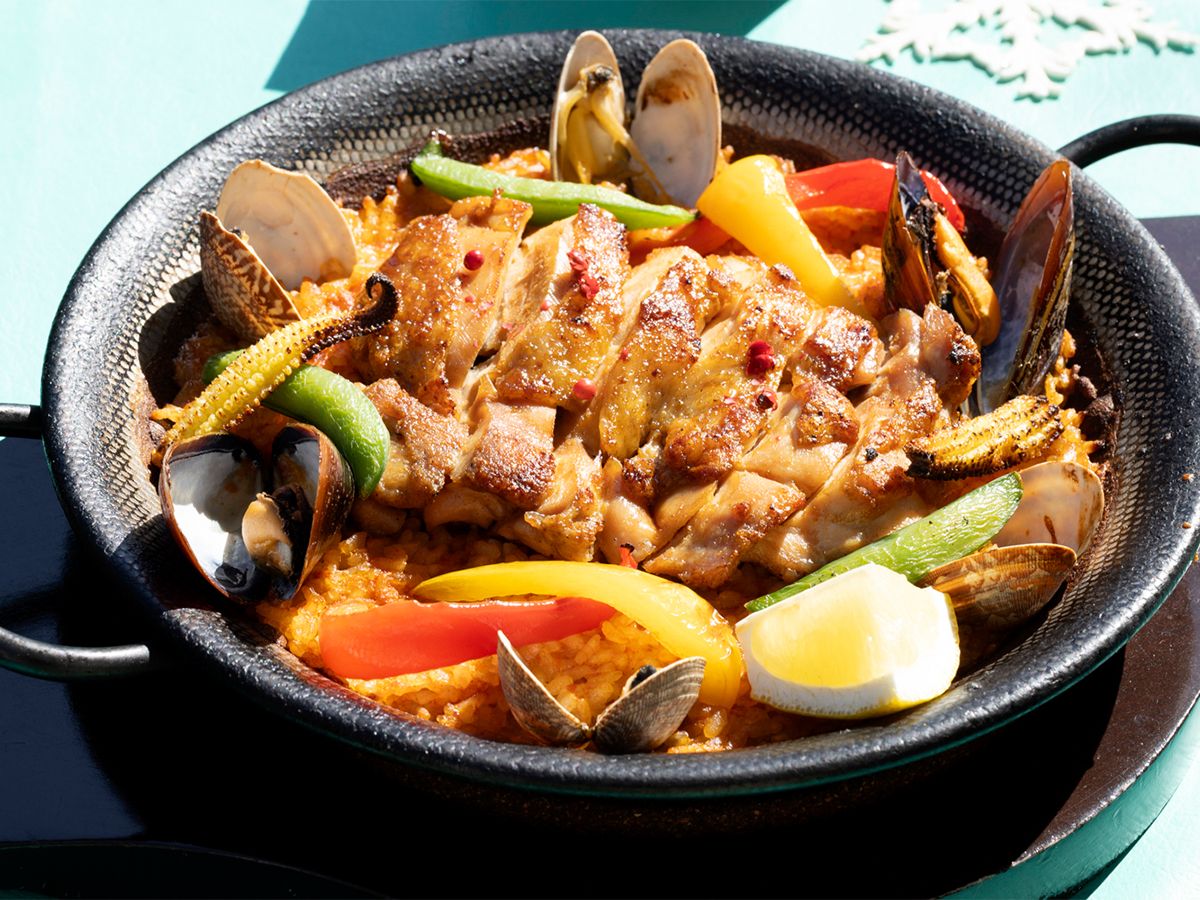 【ハウステンボスのおすすめグルメ】クリスマスローストチキンパエリア（￥3,000）エルマーソ