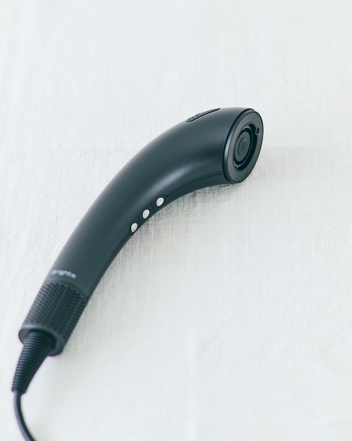 【プレゼントにおすすめの暮らしグッズ】BrighteのSHOWER DRYERは、素早く乾かせてツヤ髪に