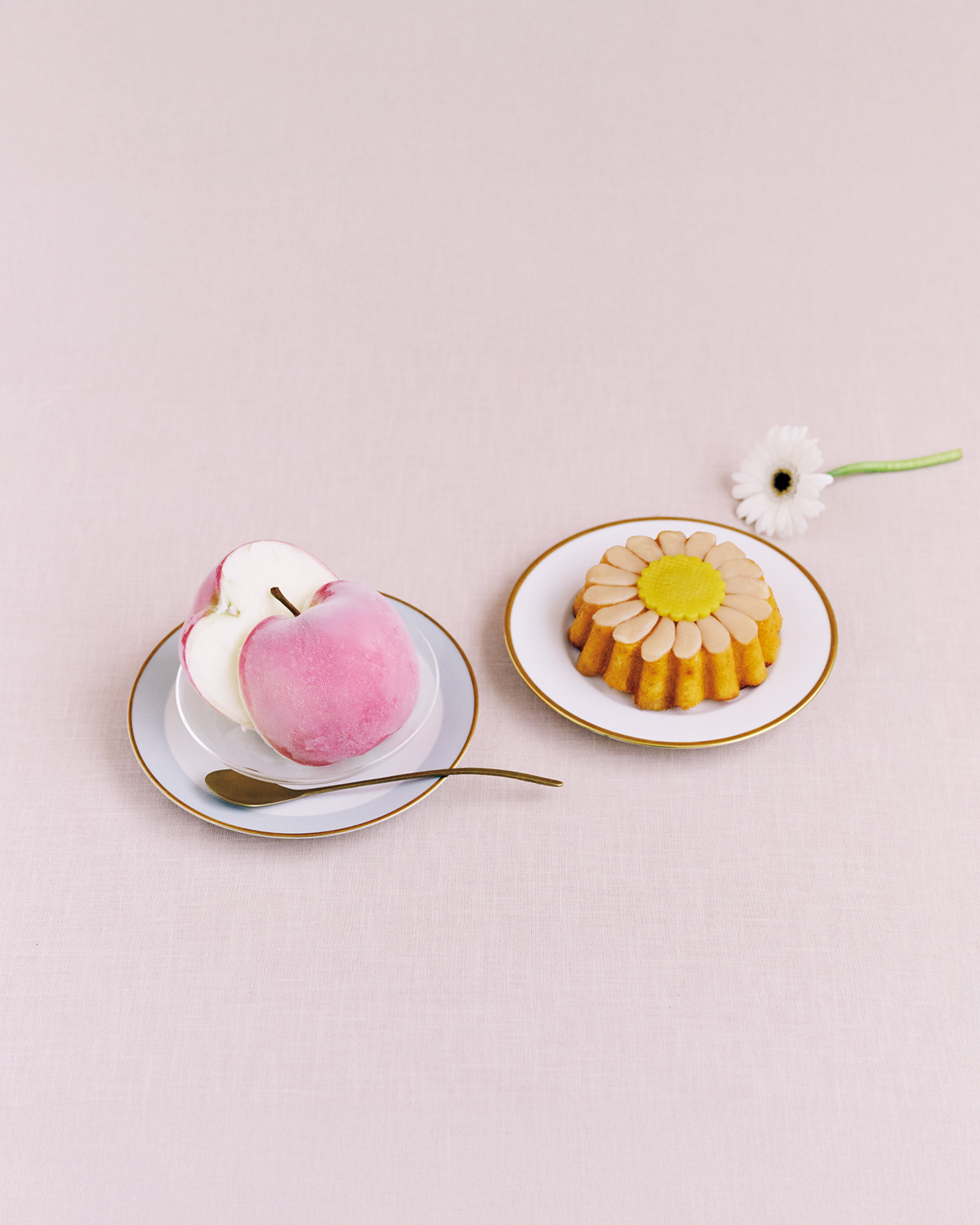 まるでマーガレットにりんご！？【クリスマスギフトに贈りたい華やかスイーツ2選】を厳選しました