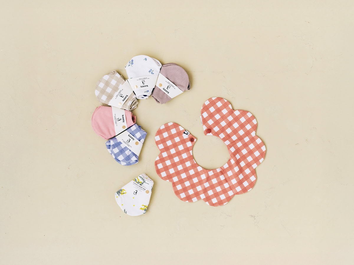 【出産お祝いおすすめギフト】Konnyのコニースタイ 7DAYS ギフトBOXは、華やかなスタイセット