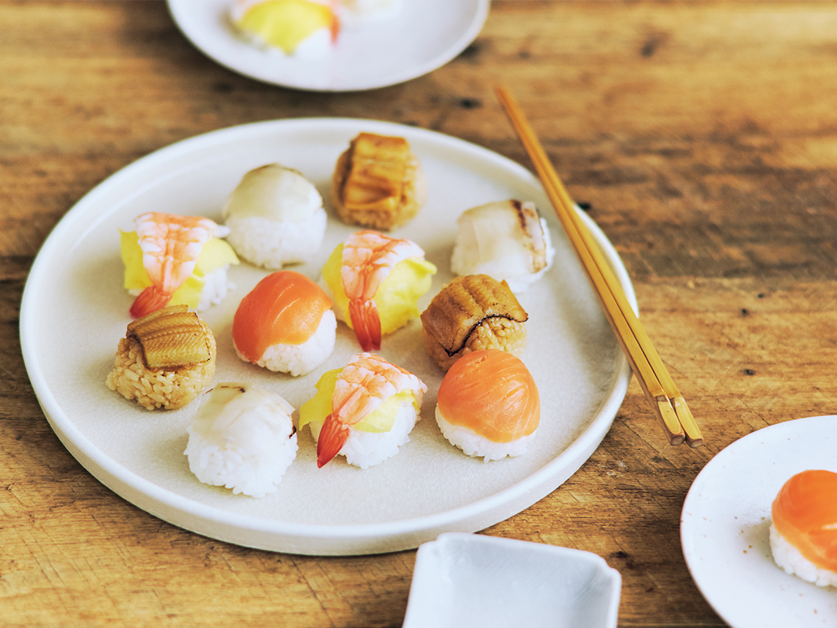 【年末年始のお取り寄せにおすすめ】芝寿しの手まり寿し16入（冷凍）