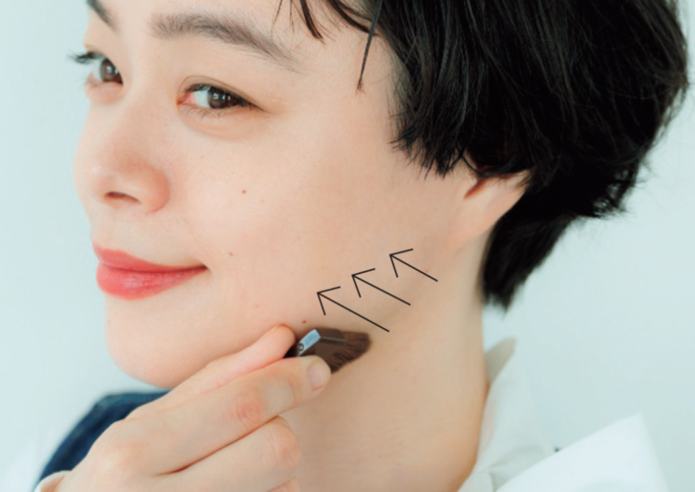 40代・50代メイクの仕方　ベース　小顔　シェーディング