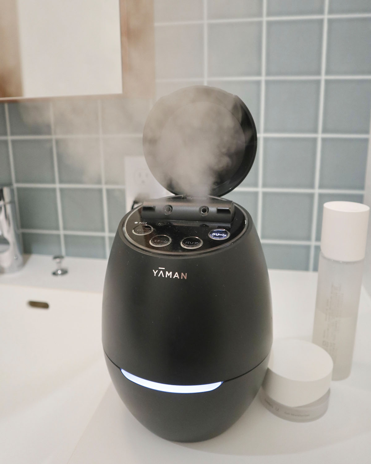 YAMANの「毛穴ケアスチーマー ブライトクリーン」温かな蒸気に包まれ、潤いが満ち満ちていくような感覚