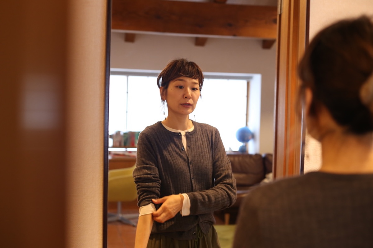 大人のユニクロコーデ、カーディガンが万能!