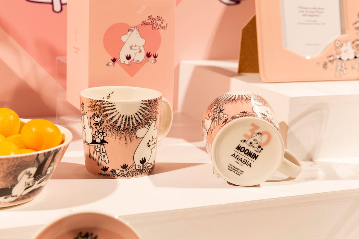 ムーミンアラビア「LOVE」誕生30周年のアニバーサリーシリーズ「マグ 0.3L 30周年 プレミアム箱入り」