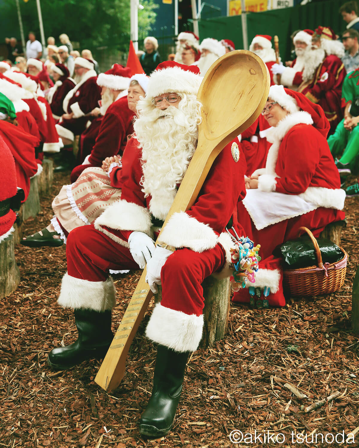 大きなスプーンを持っているデンマークのサンタさん