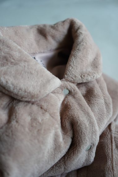 【無印良品】 大人気の「着る毛布パジャマ」を購入してみたら、本当にあたたかくて感動！ フワフワの手触りに癒やされています