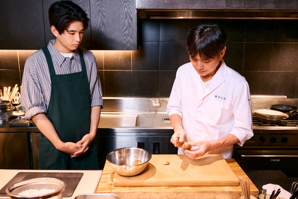 笠原将弘さんが実演レクチャーした里芋の皮むき
