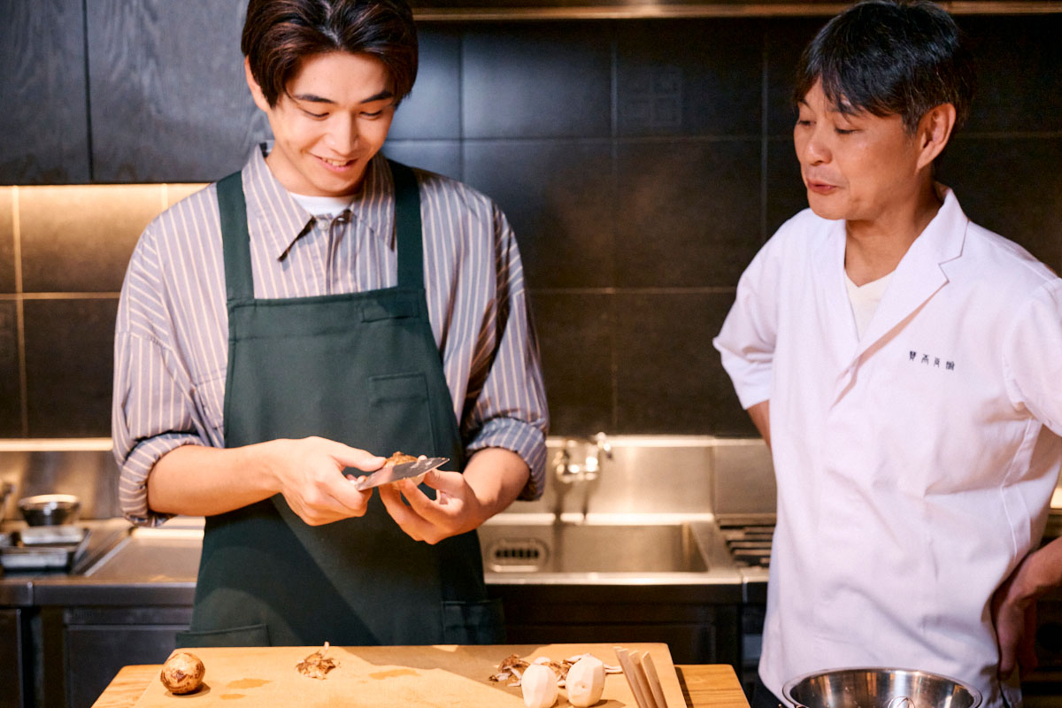 中沢元紀くんも里芋の皮むきに挑戦