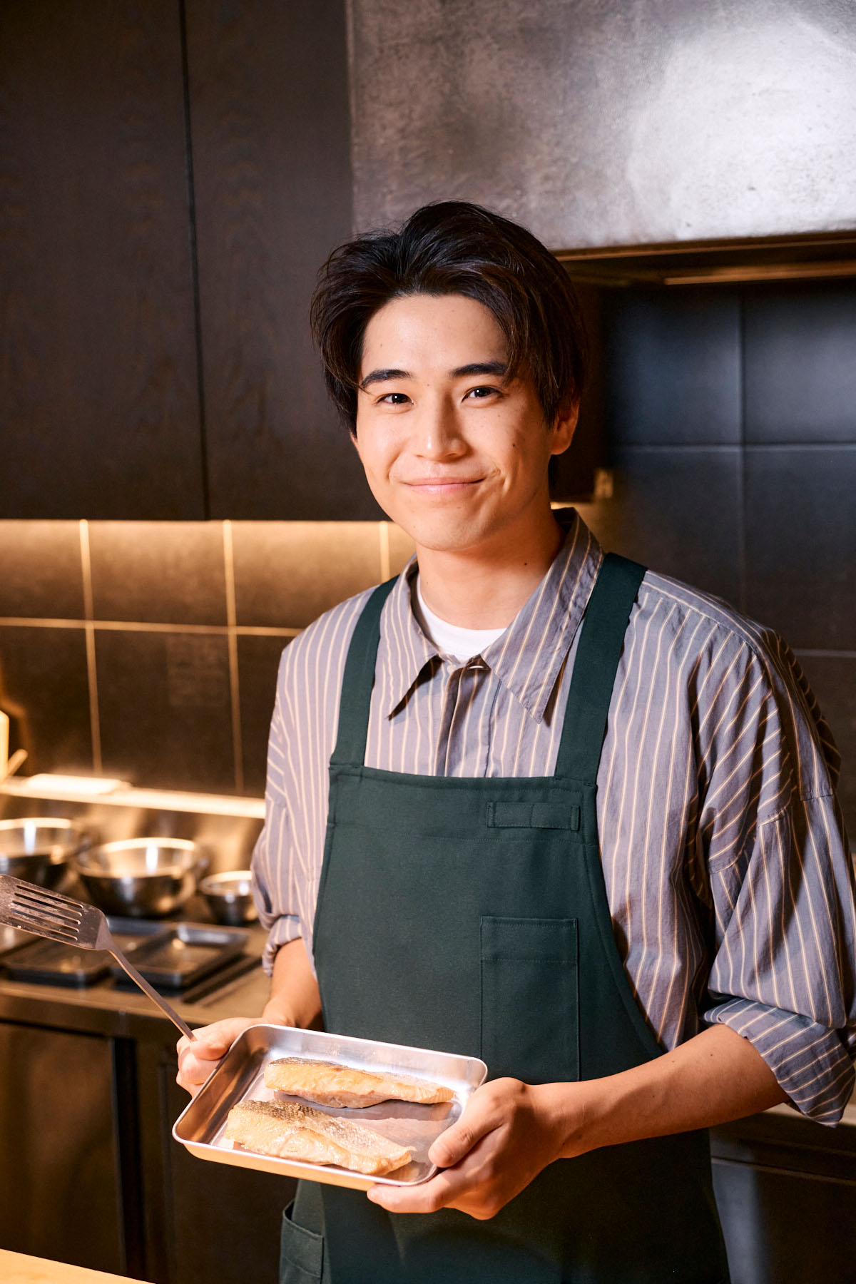 俳優・中沢元紀の板前さん入門。今回は秋が旬の鮭を使ったレシピを笠原将弘さんに教わります！