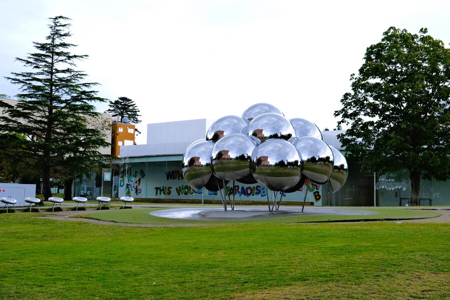 金沢21世紀美術館お散歩ツアー 球体のパビリオン「まる」2016