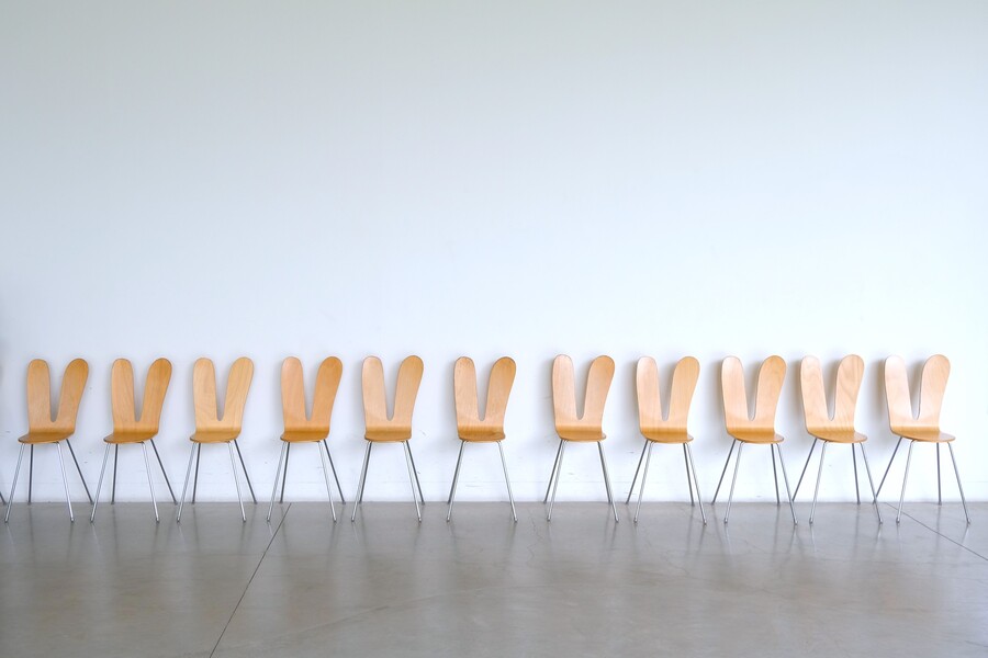 金沢21世紀美術館お散歩ツアー ウサギの耳をイメージした「ラヴィットチェア」