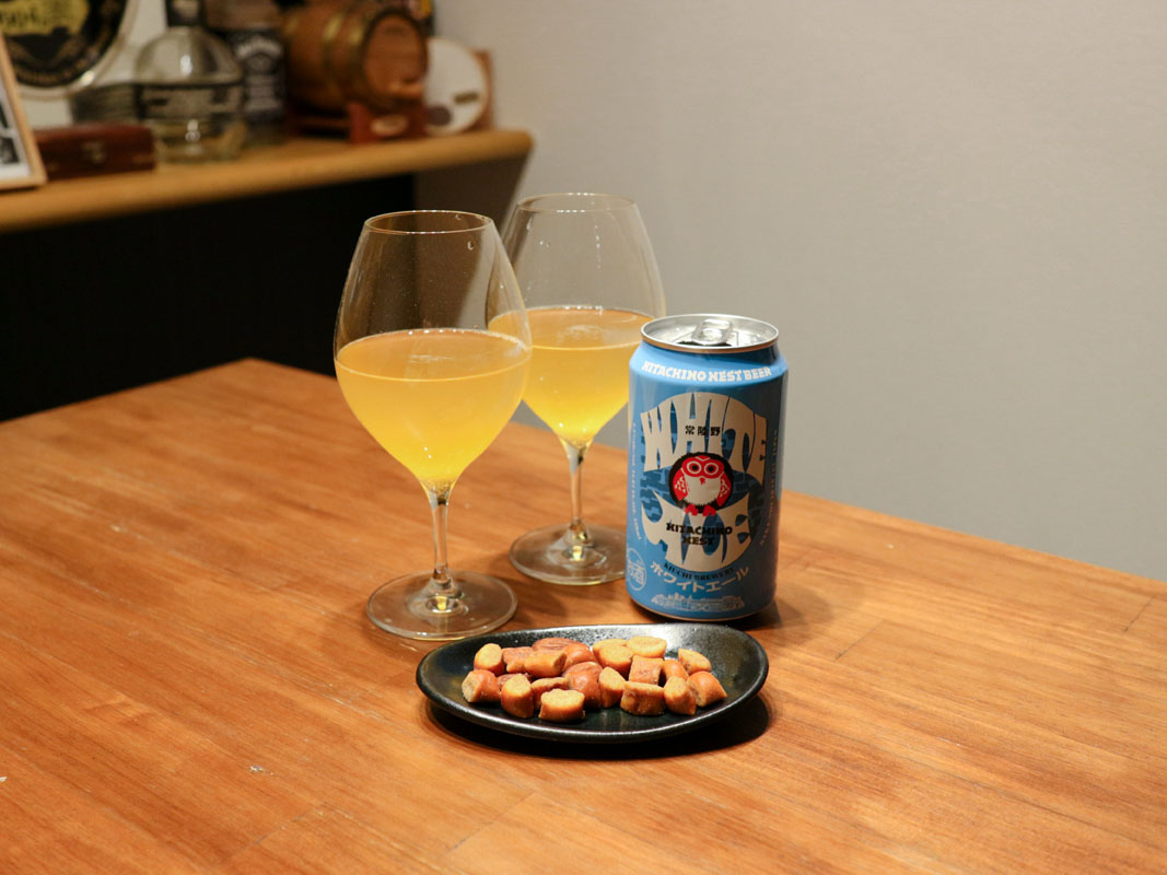 笠間焼窯元・製陶ふくだの黒いオーバルの器をおつまみ皿に使用