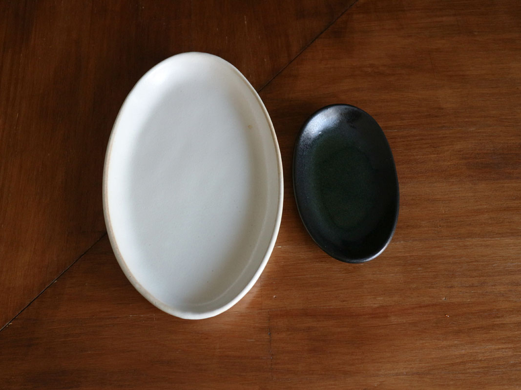 笠間焼窯元・製陶ふくだの楕円形の器2種類