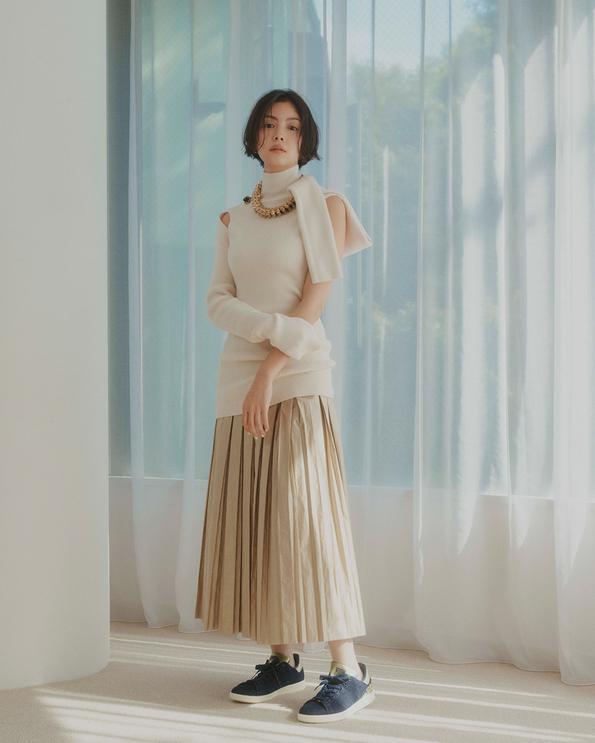 アディダススタンスミスデニムを履くモデル矢野未希子さん